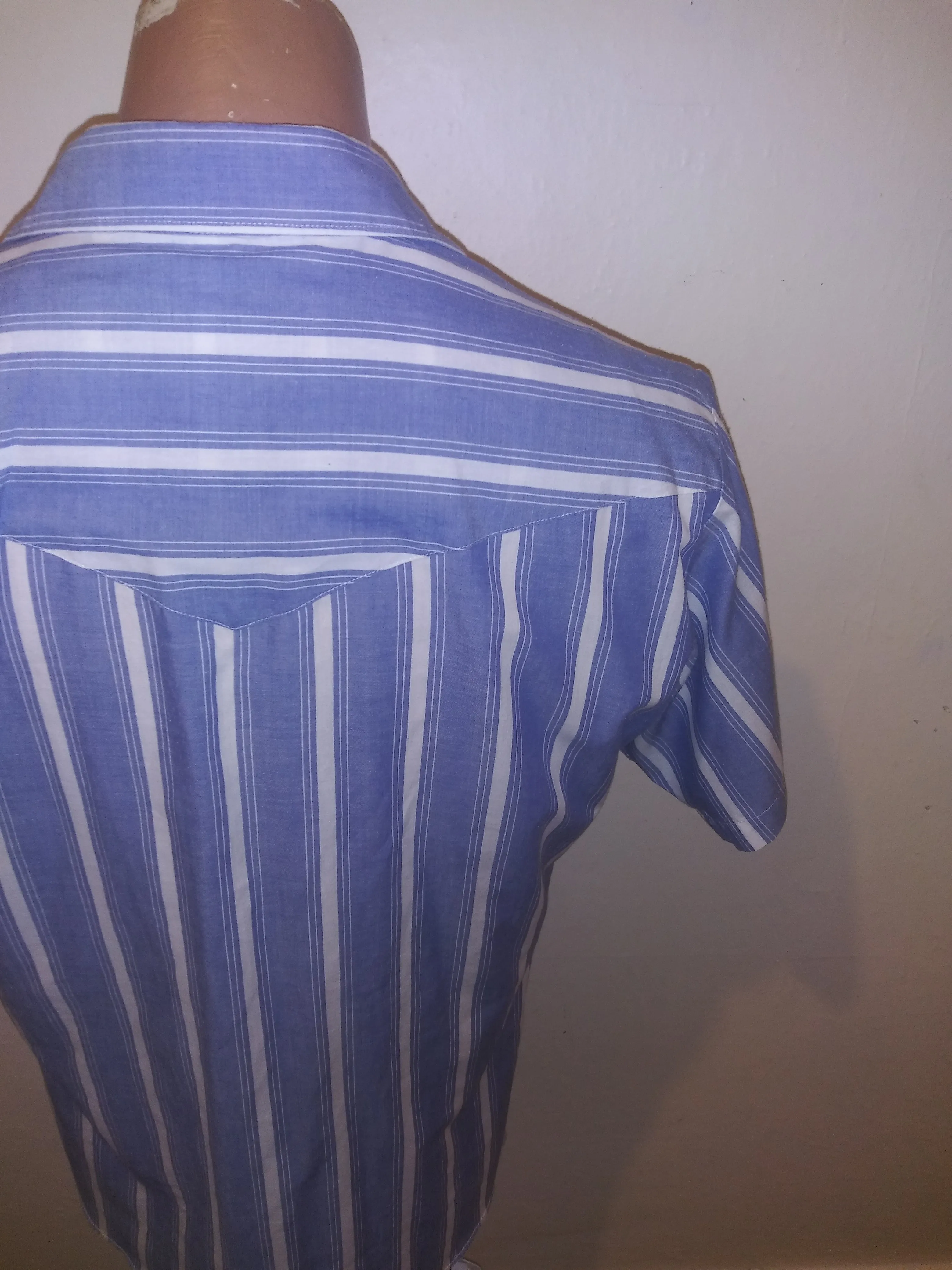 Wrangler short sleeve Pearl snap size